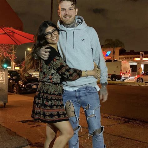 mia khalifa relationships|Mia Khalifa and Husband Robert Sandberg: What to。